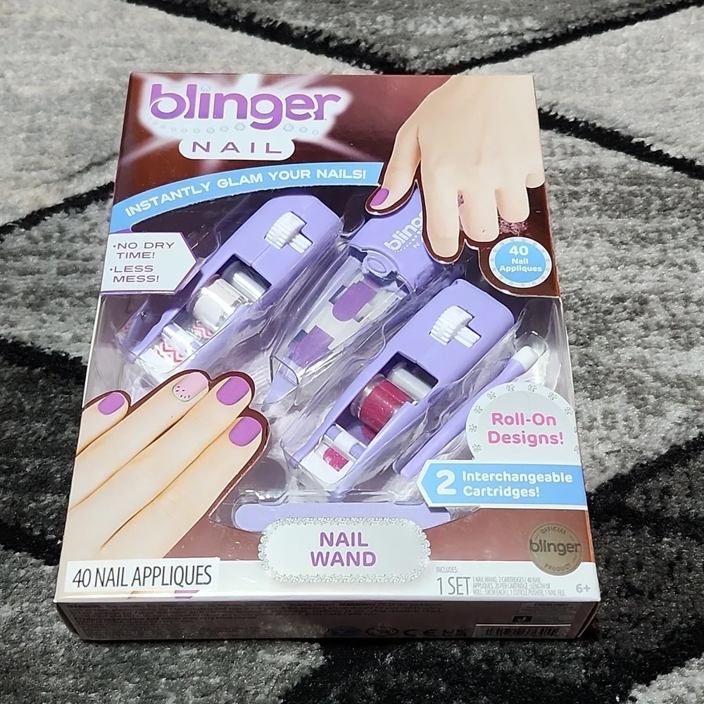 BLINGER NAIL WAND 40-NAIL ROLL-ON DESIGNS PRESS-ON NAILS BUNDLE